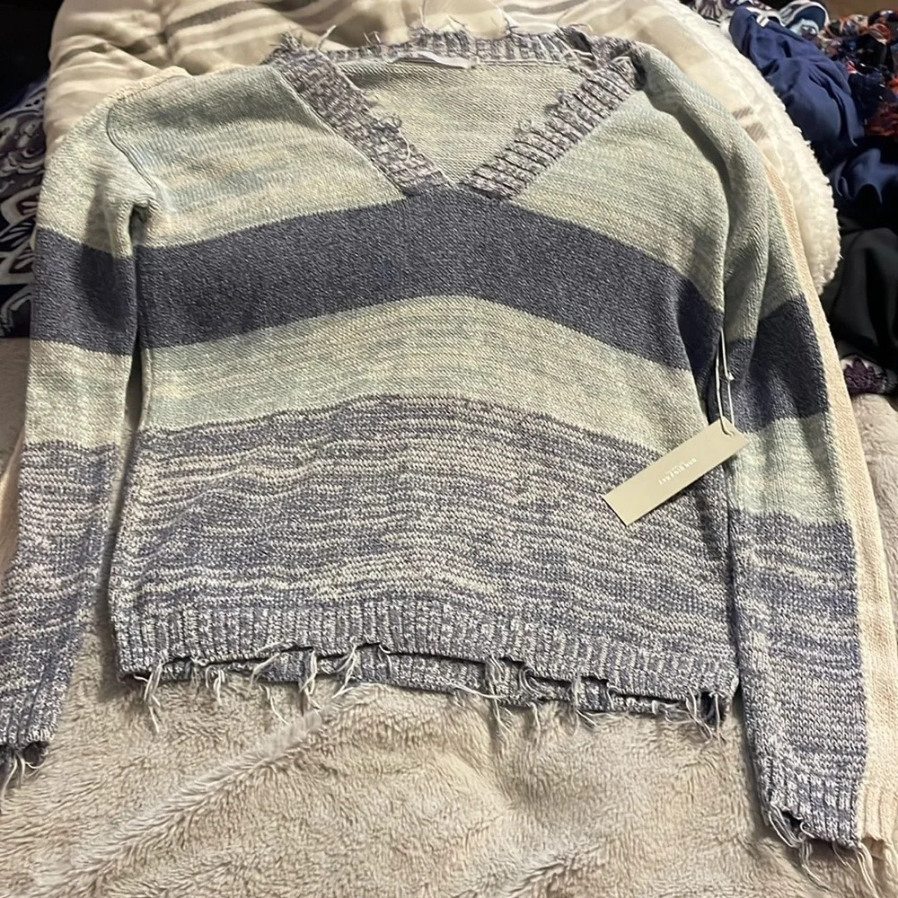 NWT One Grey Day Walter Pullover Distressed Raw Hem Sweater Small Cottage Casual